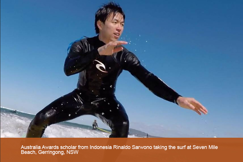 Australia Awards scholar from Indonesia Rinaldo Sarwono taking the surf at Seven Mile Beach, Gerringong, NSW