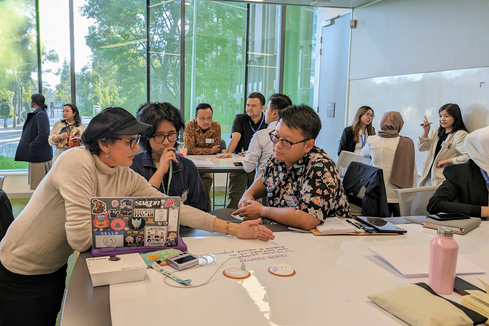 Nusantara scholars engage in enlightening discussion during the interactive workshop.