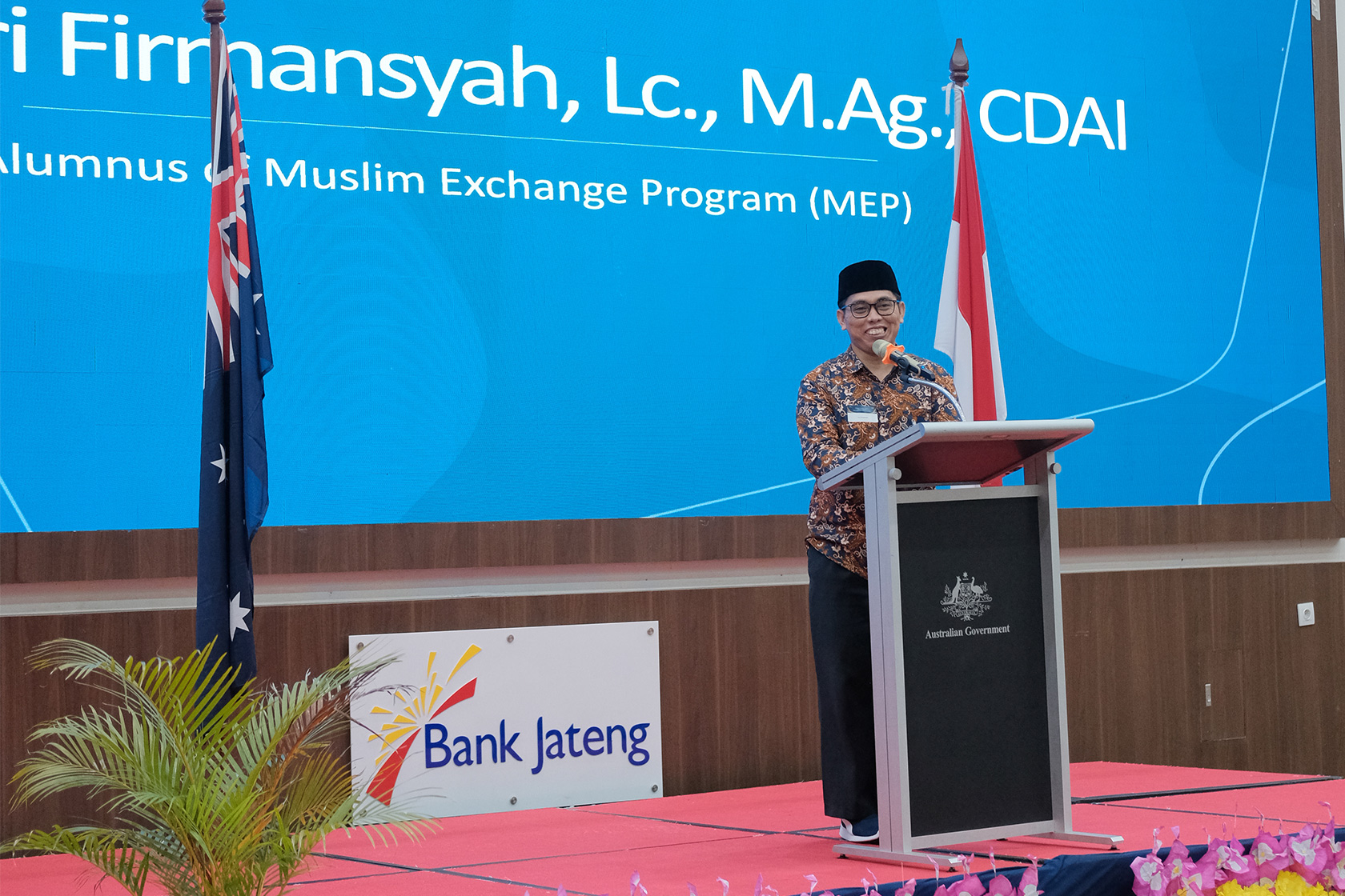 Ustad Feri Firmansyah, a distinguished alumnus of the Muslim Exchange Program (MEP), delivers an insightful religious reflection.