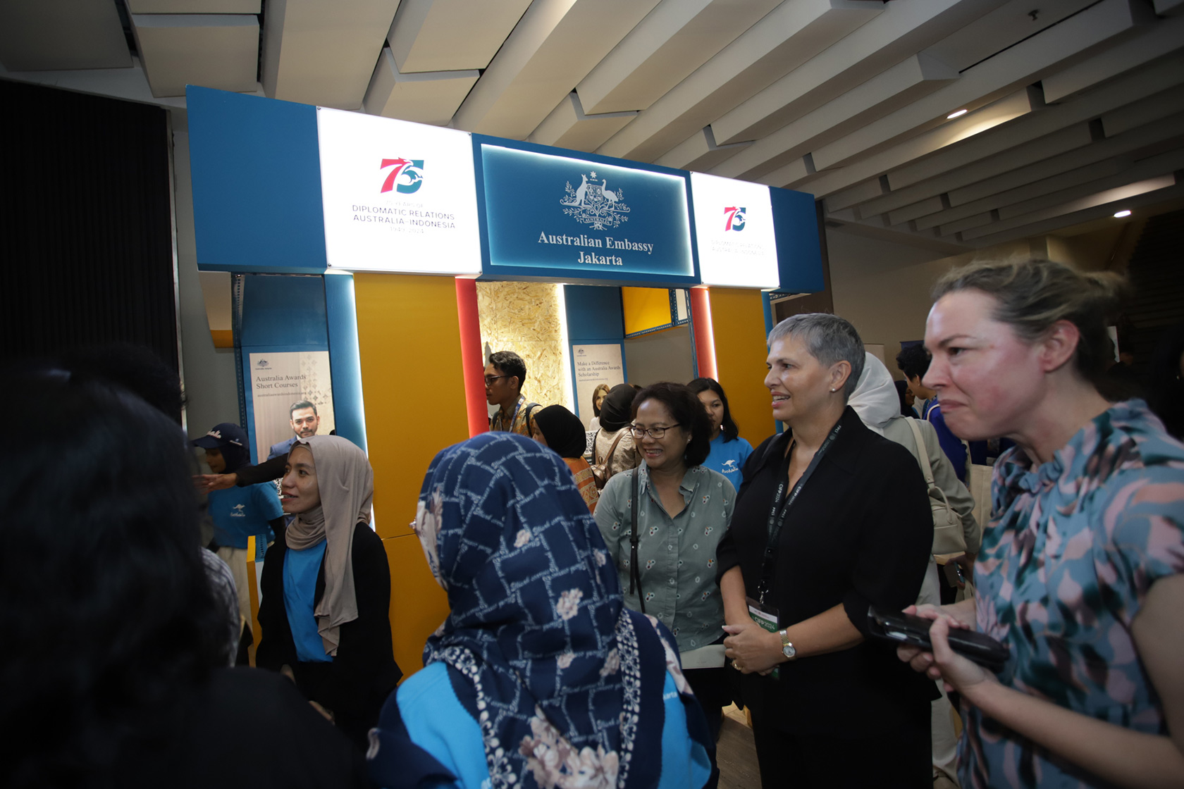 The Australian Ambassador to Indonesia, Ms Penny Williams PSM, stops by the booth to join the festivities and share the excitement with visitors.