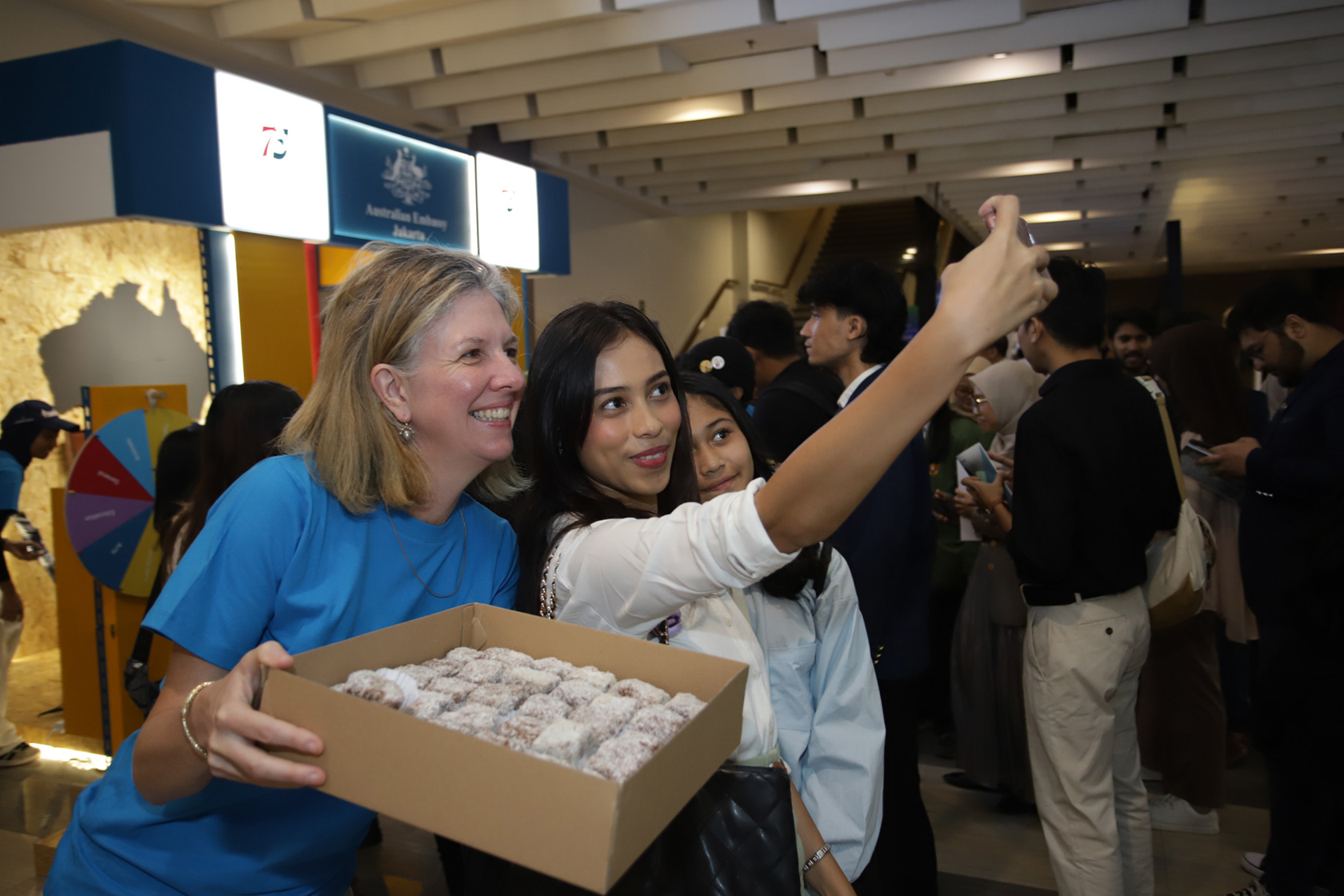 Say cheese with Australia’s famous Lamington cake! Visitors pose with this iconic treat and get a taste of the delicious cake.