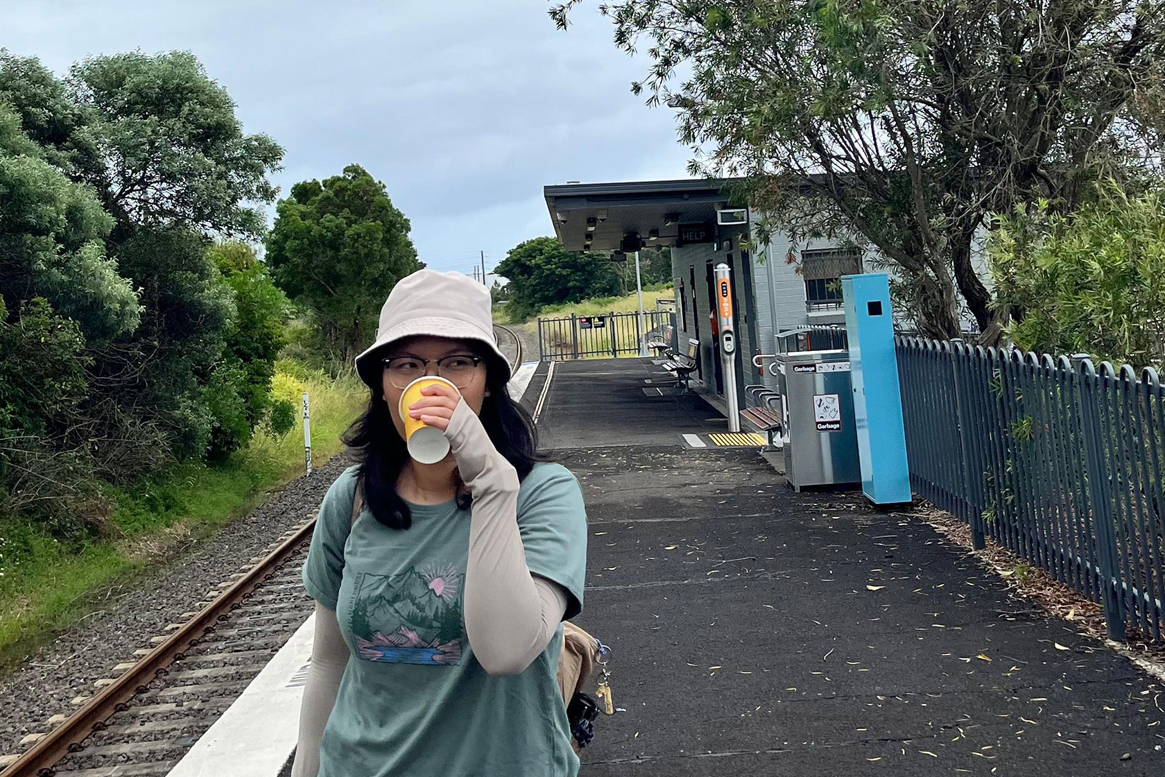Erni visits a station along the Gerringong to Kiama walk, which is famous for its ‘most beautiful road’ in New South Wales, thanks to the integrated transport system using the Opal card. 