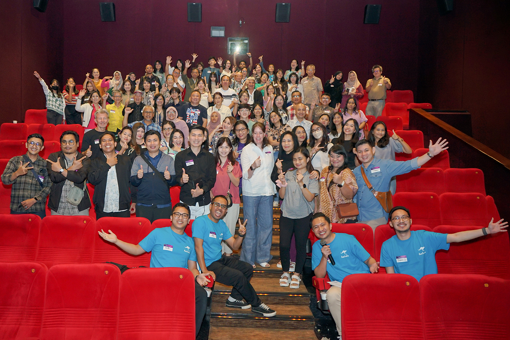 Approximately 90 participants, including Australian alumni and their friends and family, attend the 'Nobar' with OzAlum event in Manado to watch the Australian film “Blueback”.