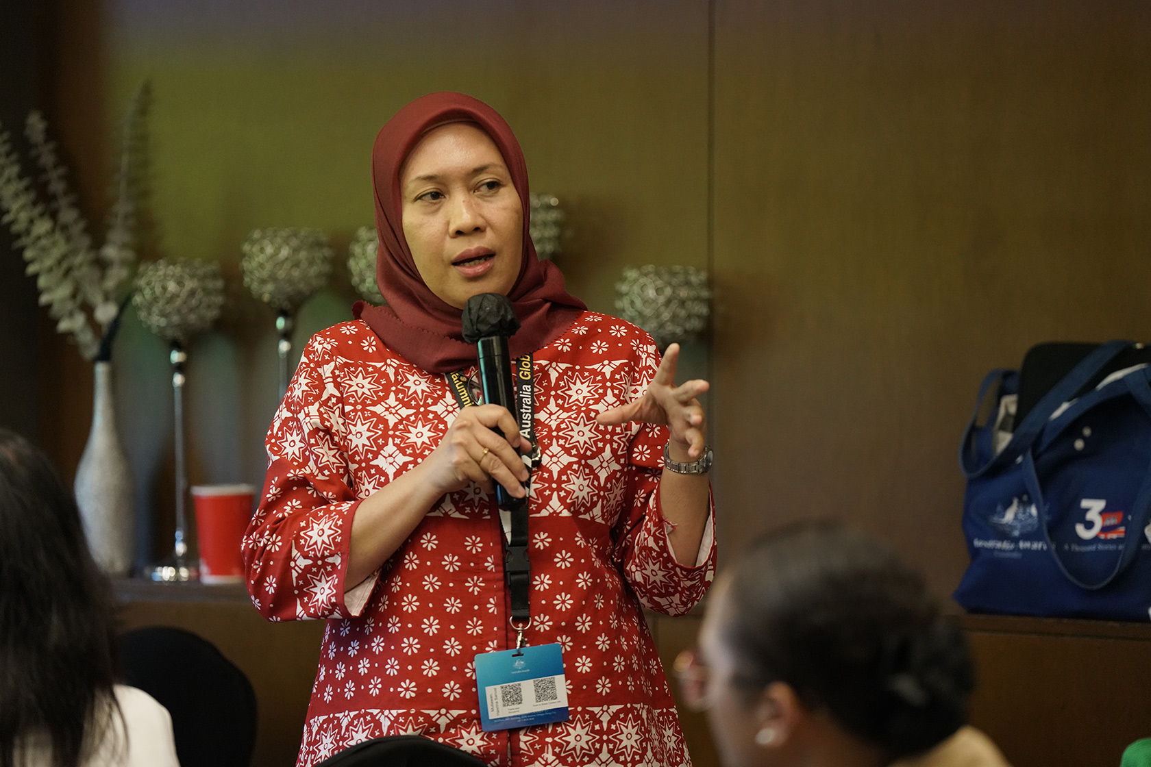 Hasrina Muliawan, Accountability and Learning Officer at SIAP SIAGA (the Australia-Indonesia Partnership for Disaster Risk Management) offers valuable insights during a discussion.