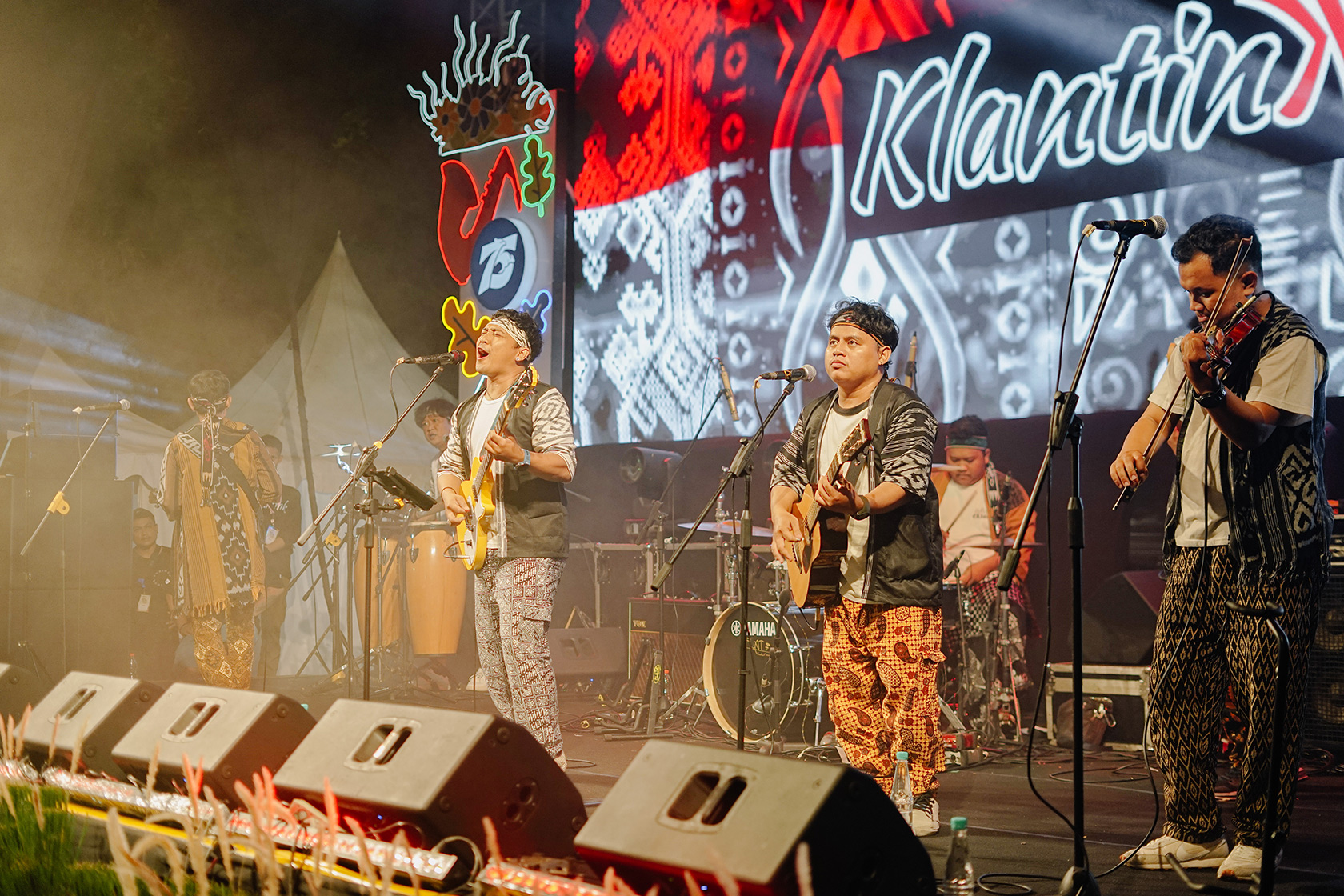 A unique performance from beloved band Klantink adds an electrifying energy and traditional touch to Gig on the Green in Surabaya.