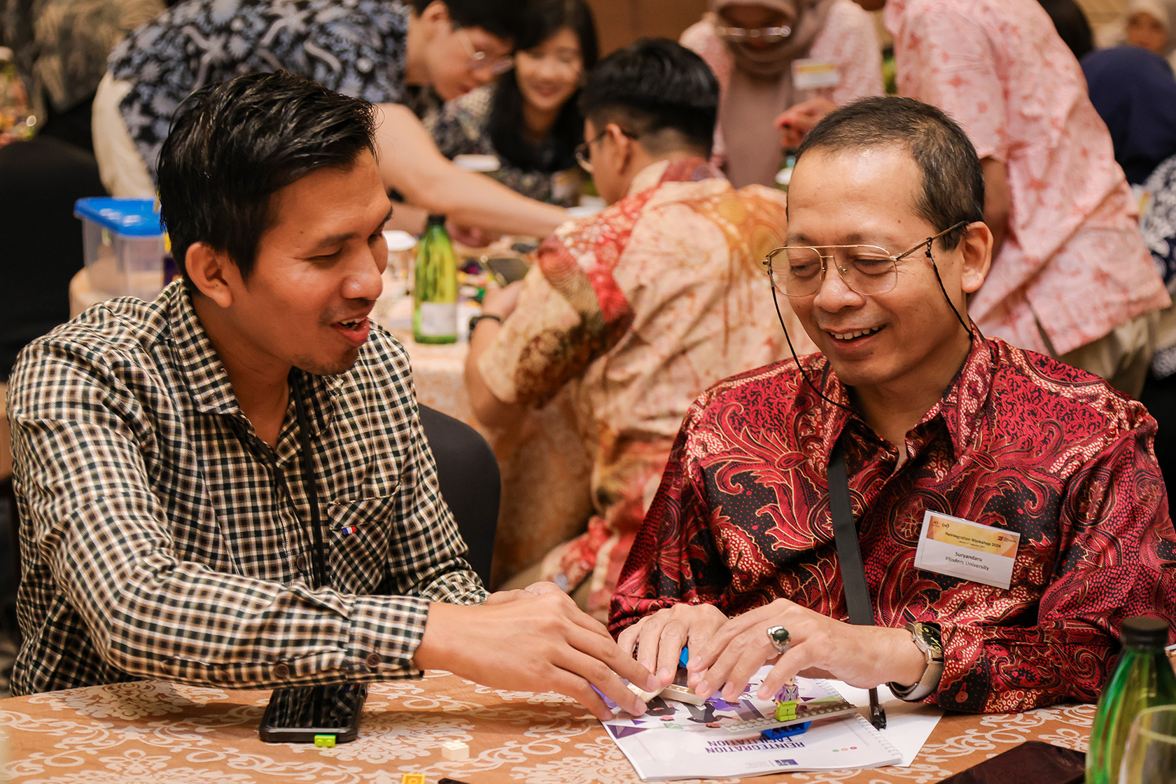 Suryandaru, one of the participants, enjoys building blocks while reminiscing about his Australian journey.