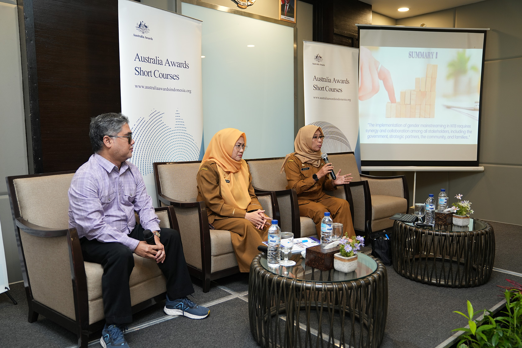 A talk show, held in collaboration with SKALA with NTB provincial government representatives featured two outstanding speakers, moderated by our Alumnus Jaka Anom Ahmad Yusuf.