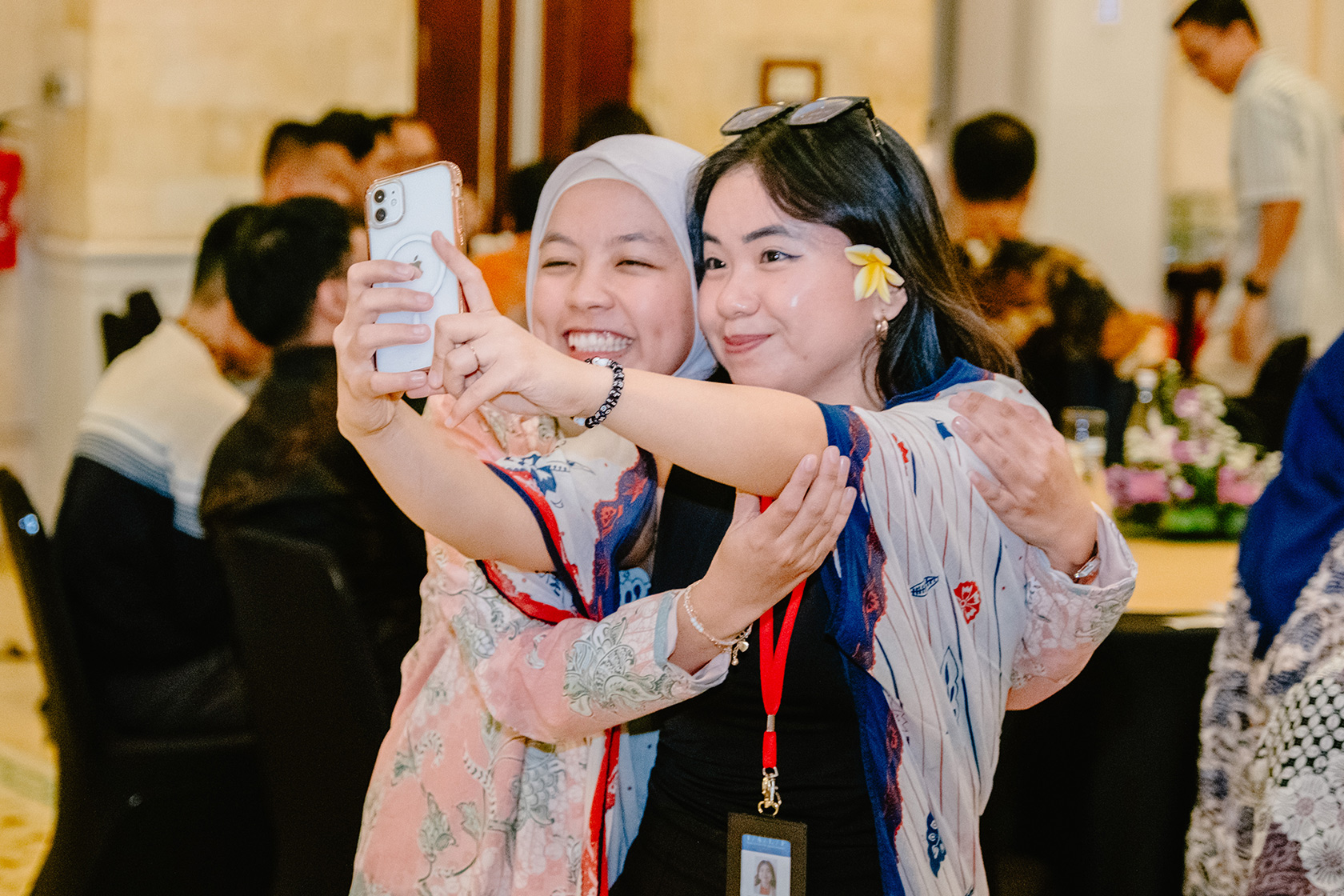 Two Australia Awards scholars share a moment for a memorable photo.