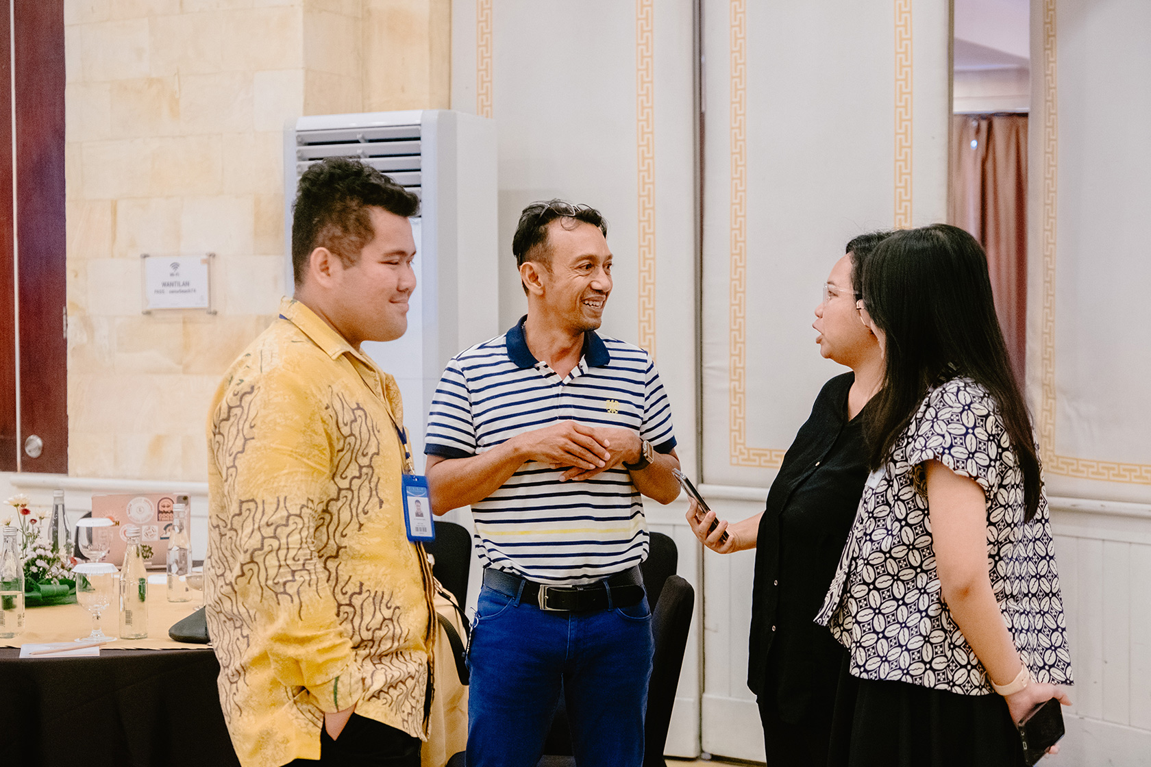 The evening is filled with warmth as participants engage in networking sessions, exchanging insights on preparing for their studies in Australia.