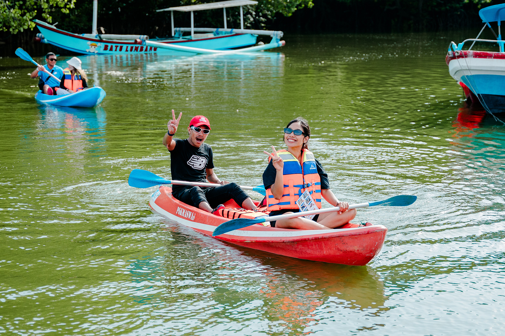 Participants explore Batu Lumbang Mangroves while leisurely canoeing along the Mangroves. 