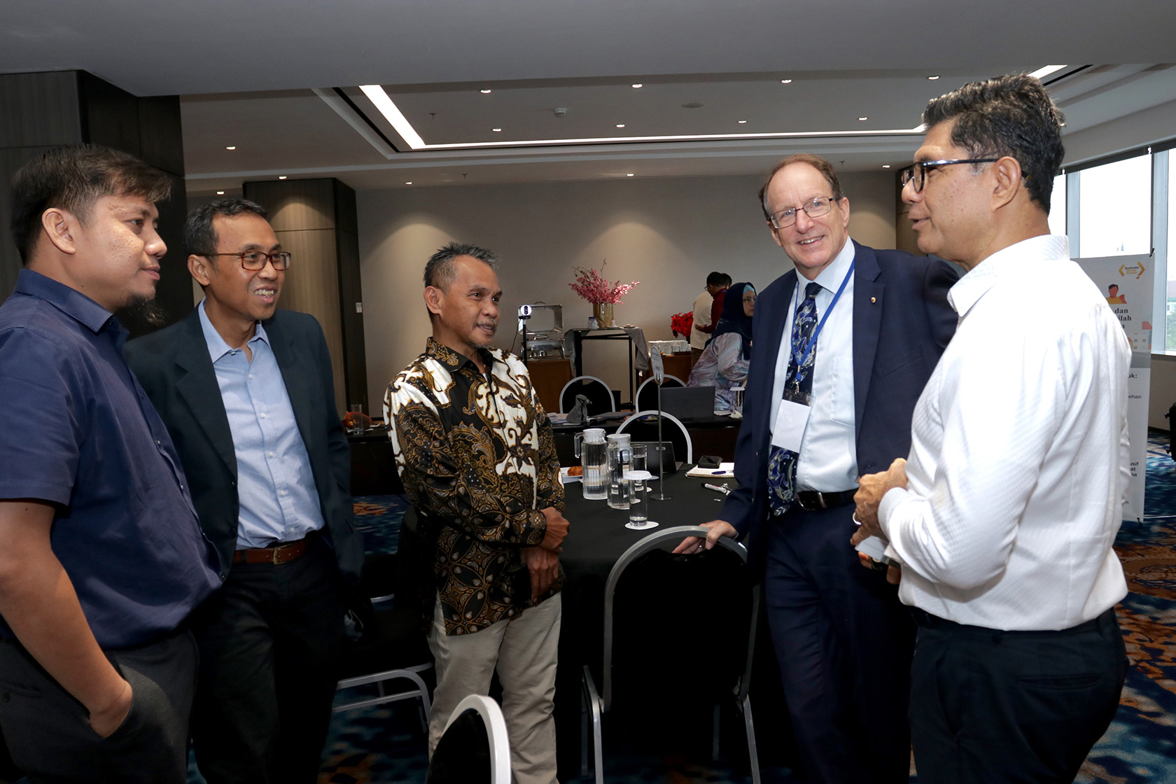 Mr Laode M. Syarif joins an engaging discussion with participants and the course facilitator, exchanging enlightening ideas.