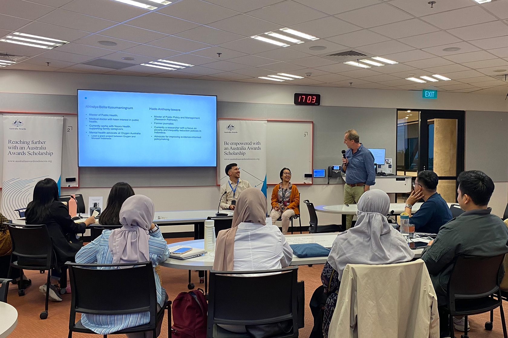 Moderated by Mr Matthew Zurstrassen, participants gain insights from the representatives of Nusantara scholars from the 2023 intake.