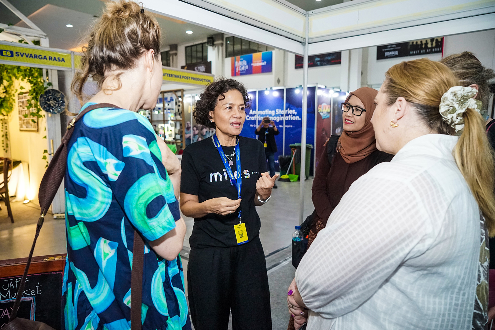 The short course participants get a chance to meet Australian alumna and renowned filmmaker, Mira Lesmana.