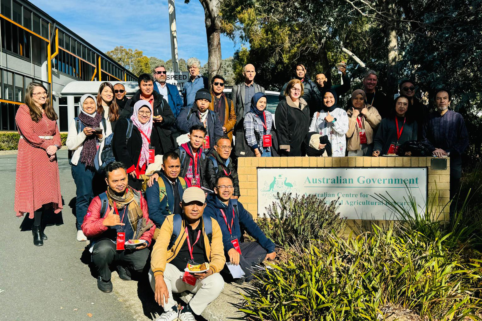 The course participants gather for a group photo at the Australian Centre for International Agricultural Research (ACIAR) office.