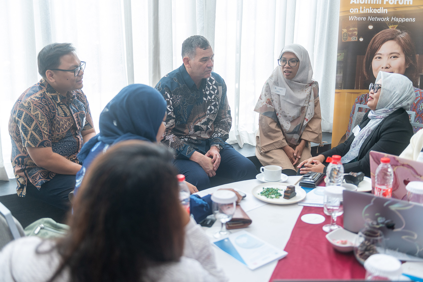 Australian Consul-General in Surabaya, Mr Glen Askew, engages in a discussion with participants and representatives from BAPPENAS, BRIN, and key government agencies.