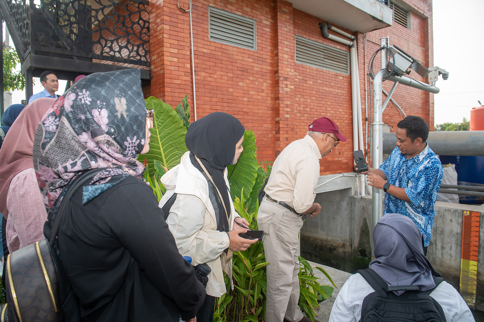 Participants explore the 'Tide Eye' project, an innovative AI/IoT solution addressing tidal flood challenges along Central Java's coastline.