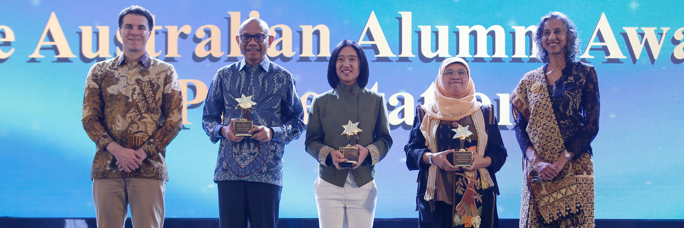 Special Envoy for Indian Ocean Affairs, The Hon Tim Watts MP, and Australian Chargé d’Affaires, Gita Kamath, present the 2025 Australian Alumni Awards, recognising William Sabandar, PhD, as Alumni of the Year, Annette Anhar for Business Innovation, and Pr