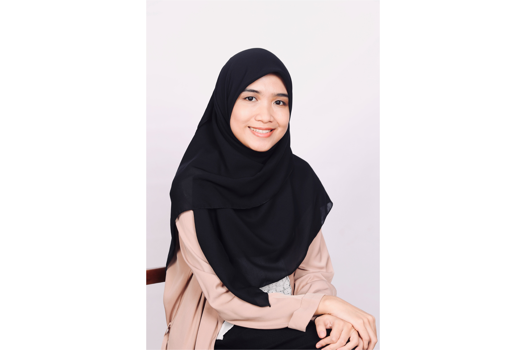 Annisa Dina Amalia Intertwines Economic Empowerment and Ethnic Fashion for Female Weavers in Pontianak